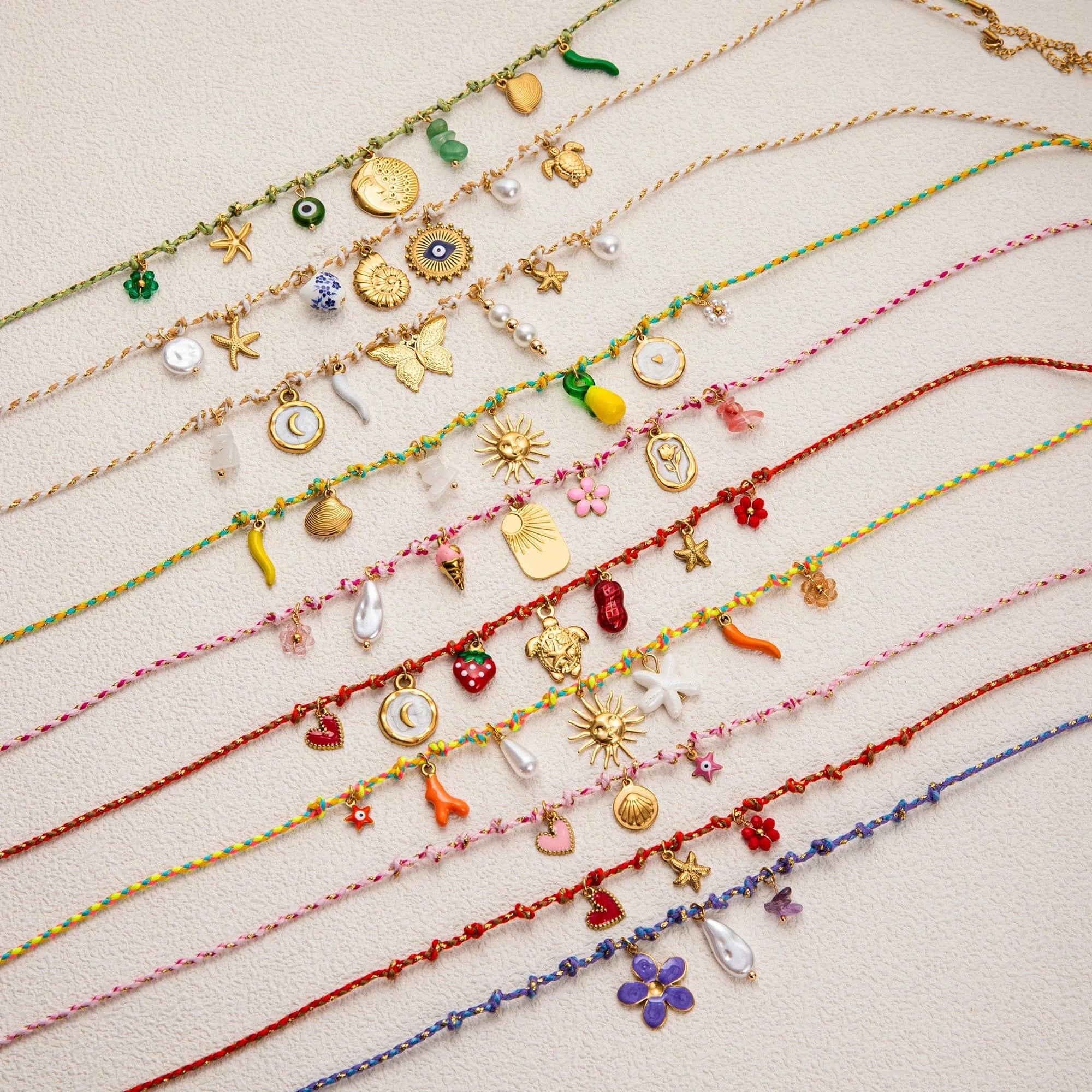 Collier avec Plusieurs Pendentifs