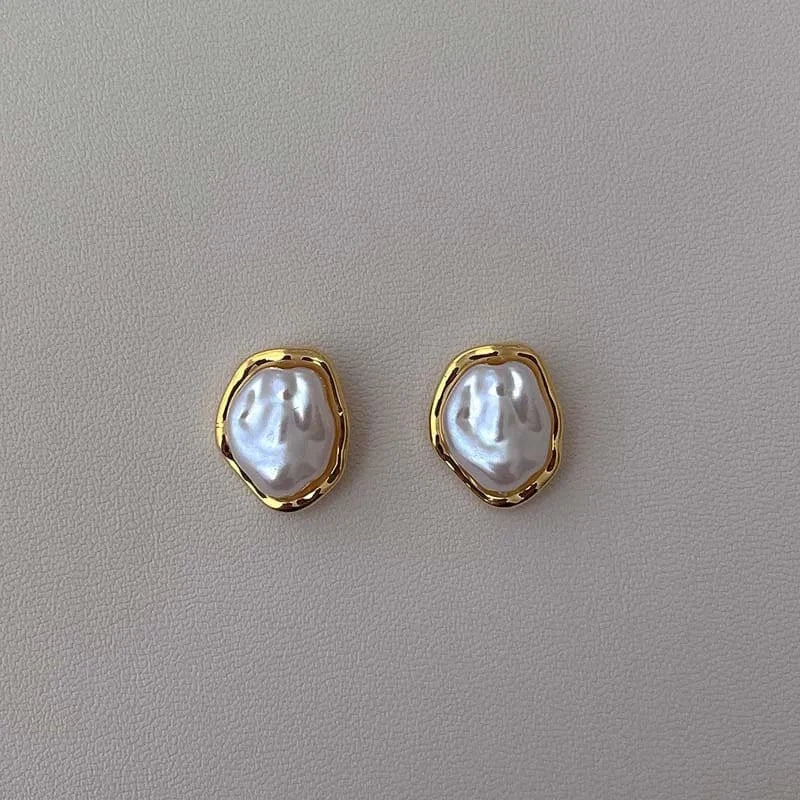 Boucle d&#39;Oreille avec Pierre Blanche