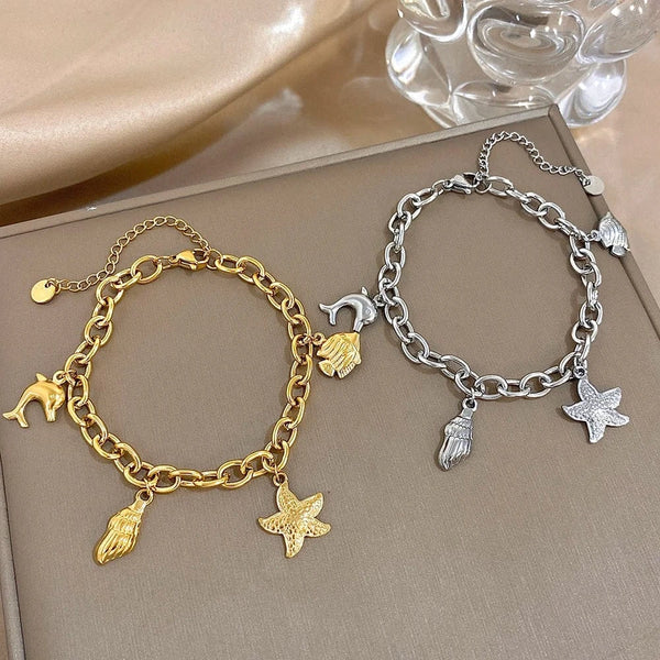 Bracelet à 11 Breloques Sur Grosse Chaîne Dorée - Longueur 23 Cm - Occasion Bon État
