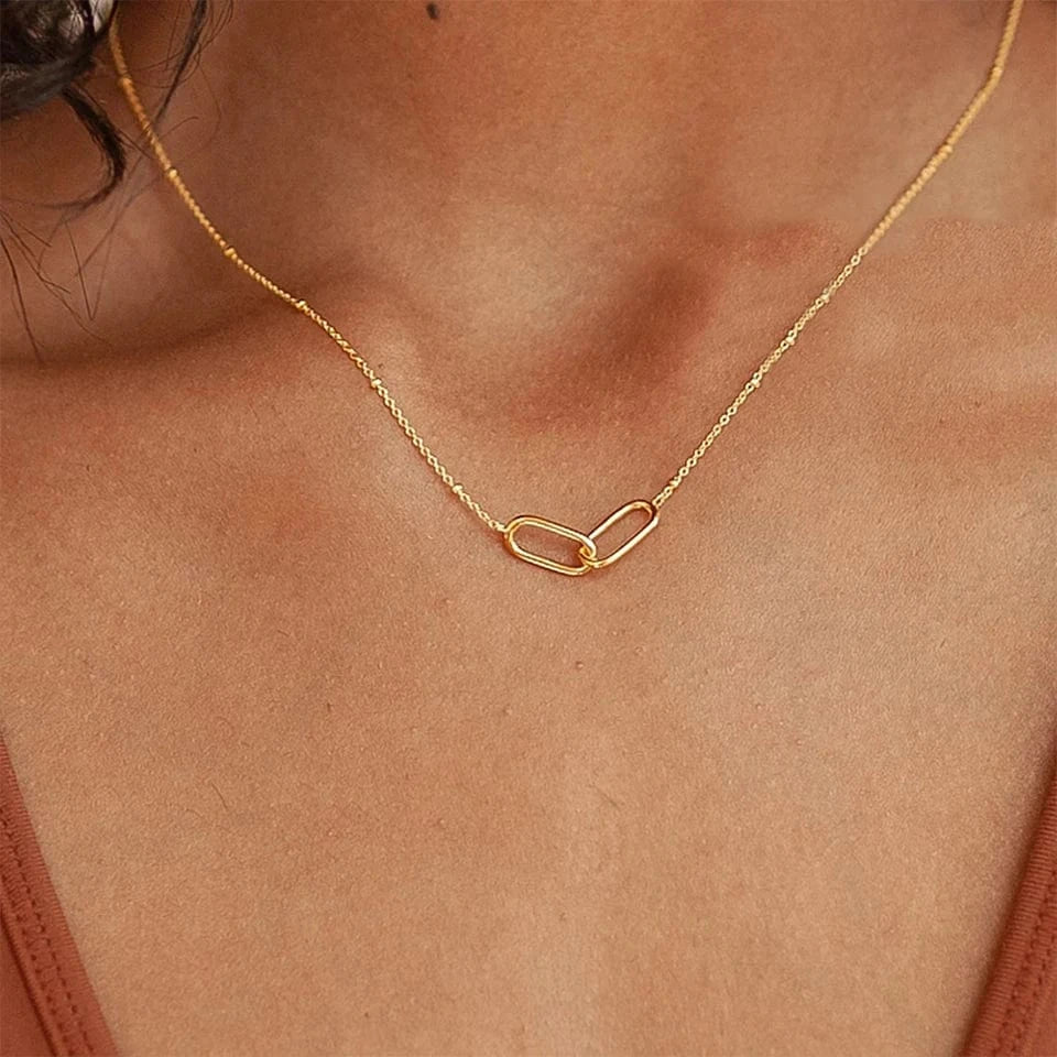 Collier Anneaux Entrelacés