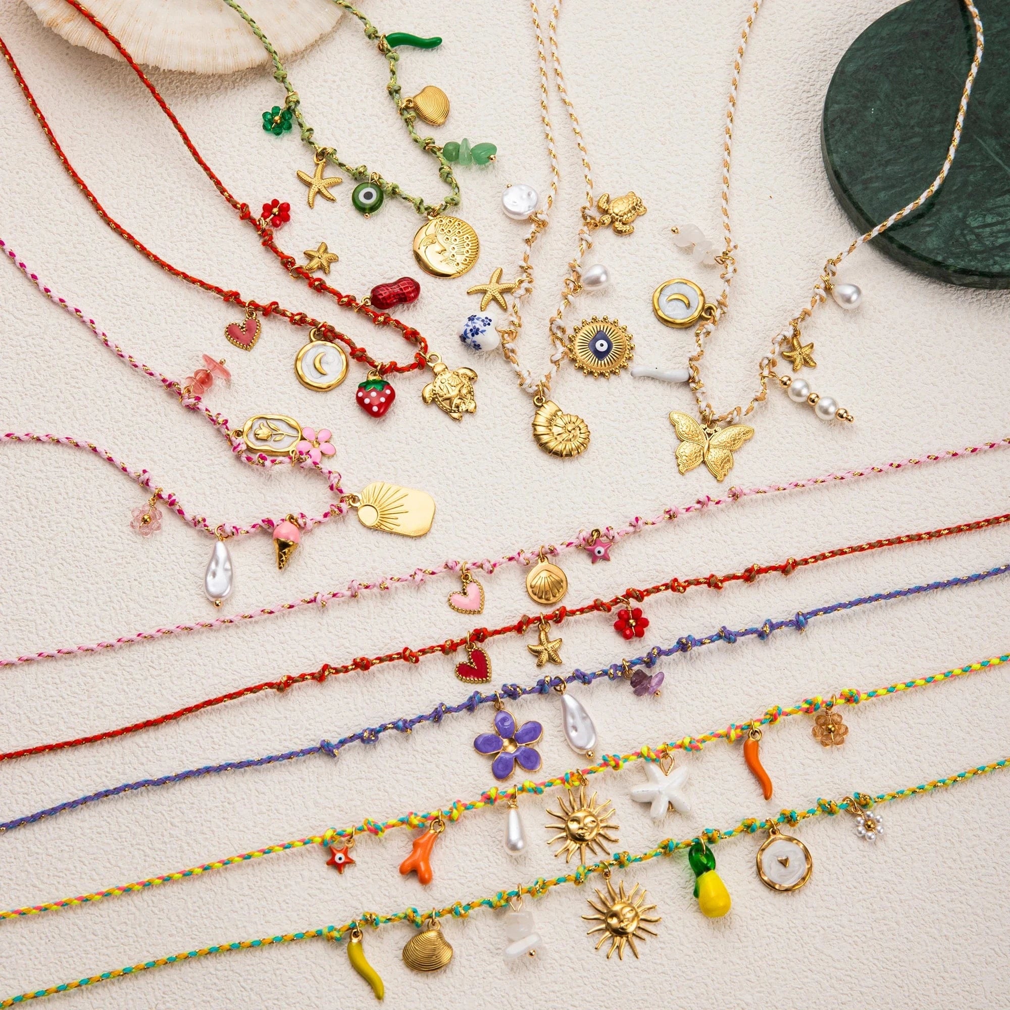 Collier avec Plusieurs Pendentifs