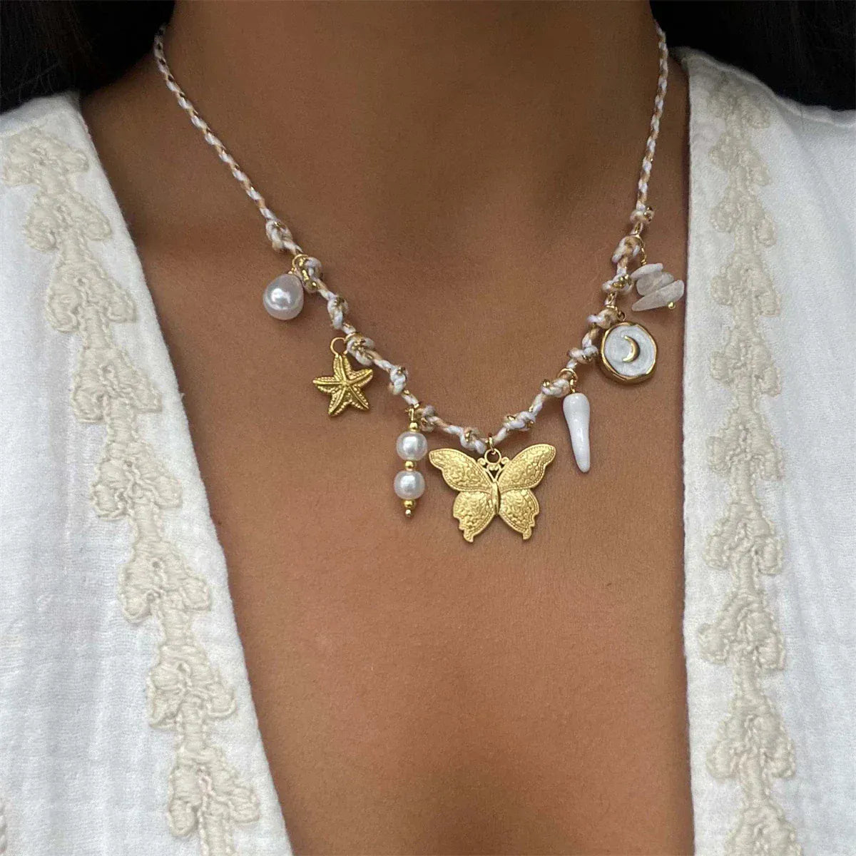 Collier avec Plusieurs Pendentifs