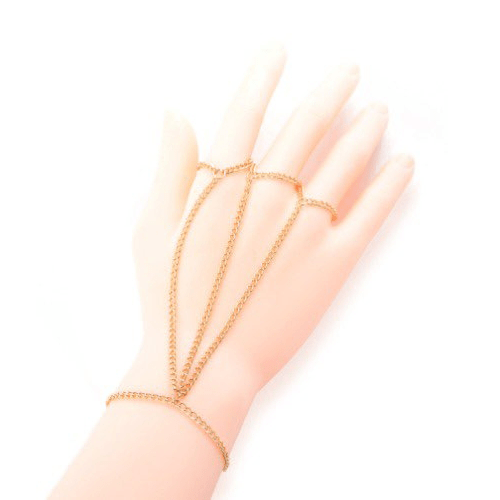 Bijou bague et dessus de main