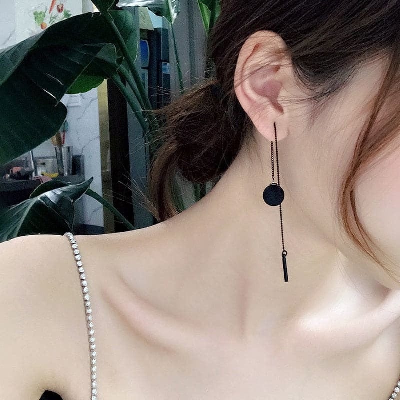 Boucle d&#39;oreille chaine pendante boule noire