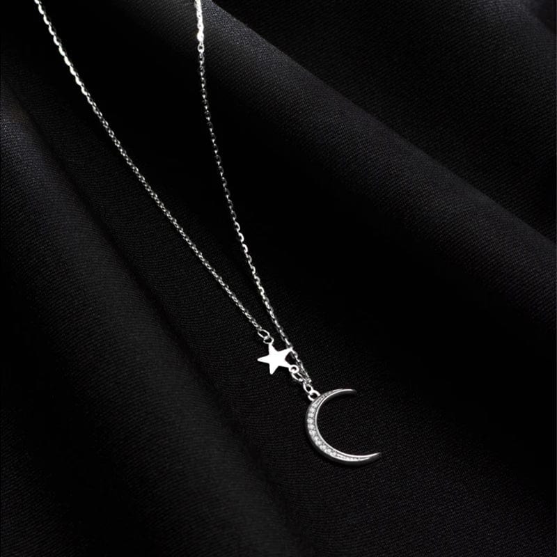 Collier ras de cou demi lune
